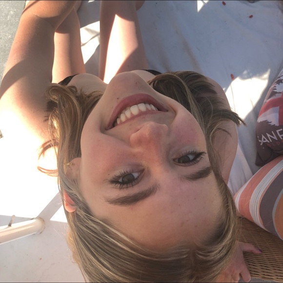 Meet your Posher, Gabrielle - Picture 1 of 1